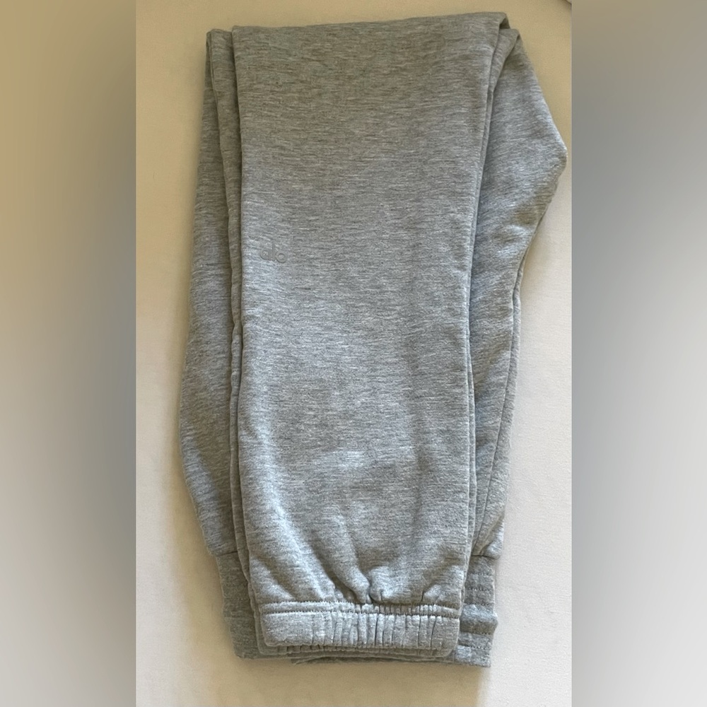 Firm Price Alo Yoga Sweatpants, Size Medium, Grey
